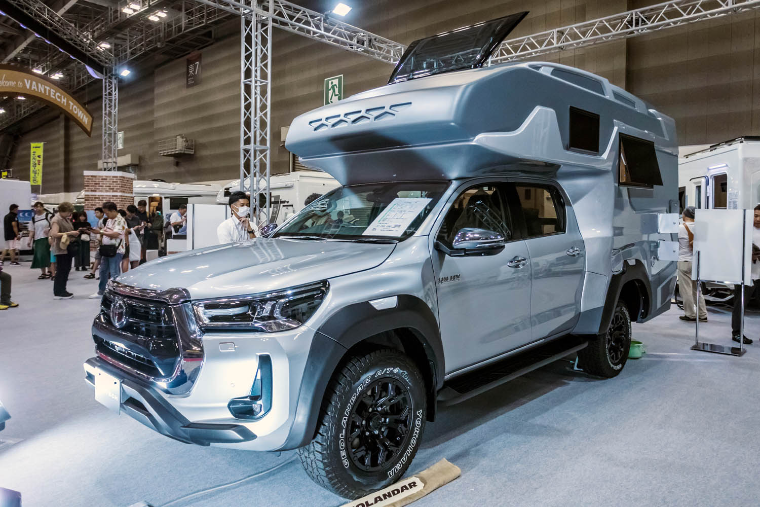 10_AMW_240819_Toyota_Hiace_Van