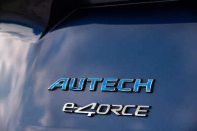 日産 エクストレイル オーテック e-4ORCE アドバンスドパッケージ：AUTECHのエンブレム