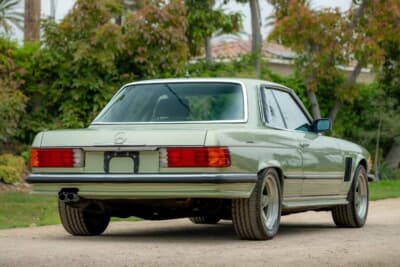 34万5000ドル（邦貨換算約5200万円）で落札されたメルセデス・ベンツ「450SLC 6.9 グリーンマシン」（C）bonhams