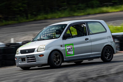 学生クラス優勝の383号車 ARYUMCいきなりミニカ旅行