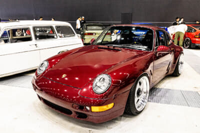 センターロックのOZホイールを履いた1996年式ポルシェ911カレラ