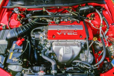 ホンダ アコード ユーロR（初代）：2.2L DOHC VTECのH22A型エンジンを搭載