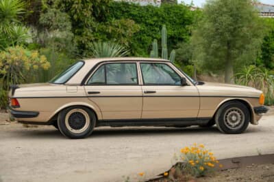 3万9100ドル（邦貨換算約624万円）で落札されたメルセデス・ベンツ「280 E AMG」（C）bonhams