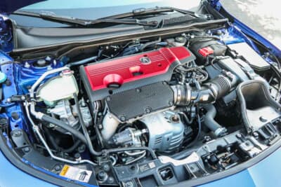 アキュラ インテグラ タイプS：シビックのタイプRと同じくK20C型を搭載するが、最高出力はシビック315ps（国内仕 様は330ps）に対してインテグラのタイプSは320psとなっている
