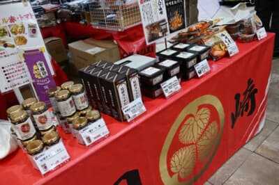 会場では、岡崎市の名物である八丁味噌の販売ブースも登場