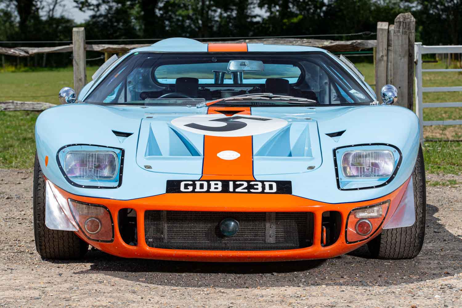 フォード「GT40」が約1600万円で落札!? 限りなくホンモノに準じたレプリカは公道走行可能！ しかも最高速300キロ以上もマークしていました |  AUTO MESSE WEB（オートメッセウェブ） 〜クルマを文化する 〜