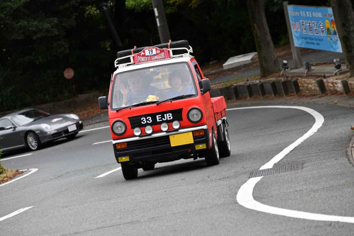 車両はなんでもOKということで、軽トラックやSUVもこのスカベンジャーラリーに参加