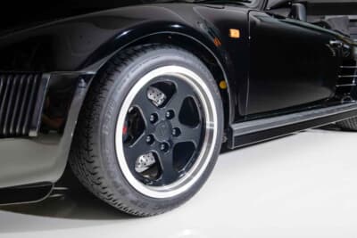 75万3000ドル（邦貨換算約1億760万円）で落札されたRUF「BTR III フラットノーズ カブリオレ」（C）Courtesy of RM Sotheby's