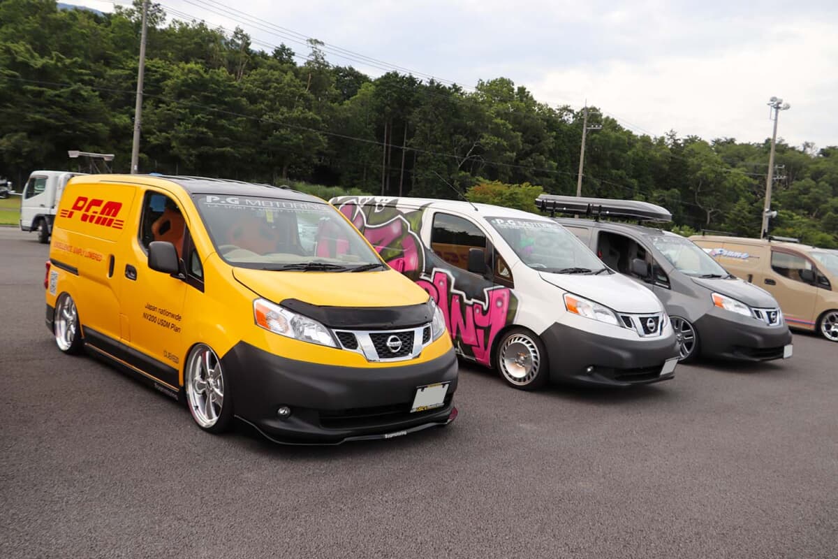 ニューヨークで“イエローキャブ”として活躍する日産 NV200バネットのカスタムカーも勢揃い