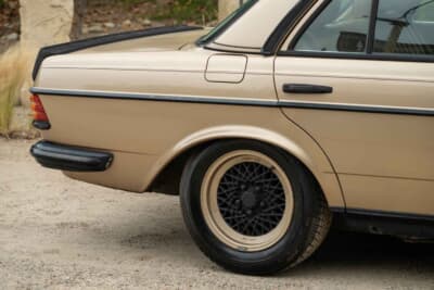 3万9100ドル（邦貨換算約624万円）で落札されたメルセデス・ベンツ「280 E AMG」（C）bonhams