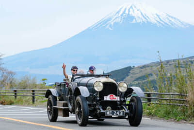 イギリスから参加のジョナサンさんファミリー。ときおり運転を代わりながら日本を楽しんでいた