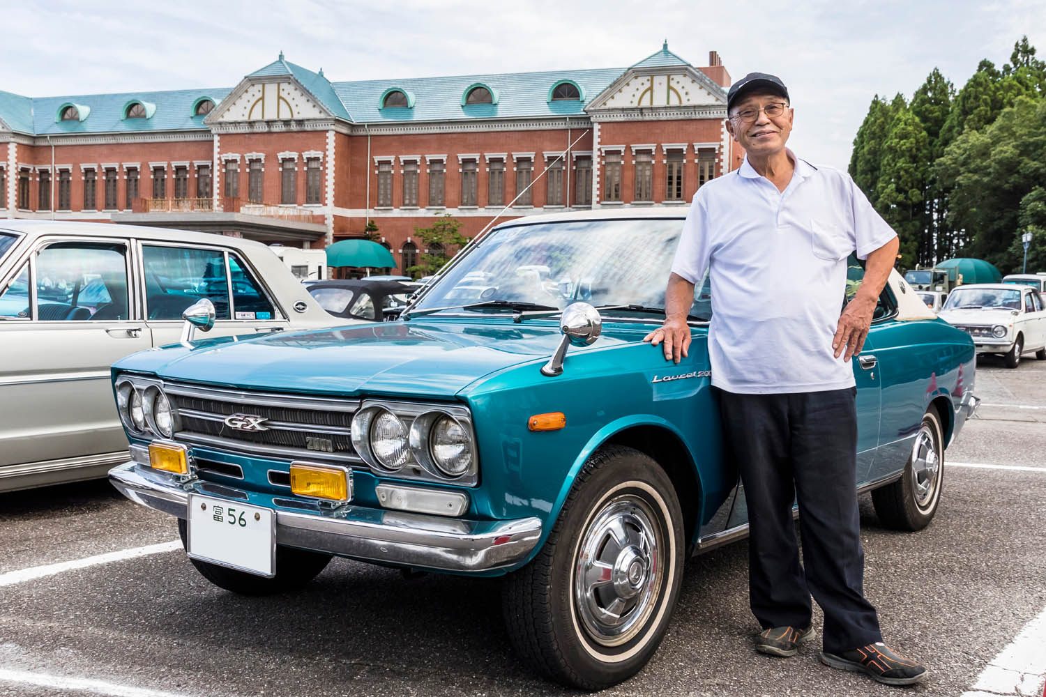 旧車 NISSAN C30 ローレル フェンダーネーム 45年 小売業者