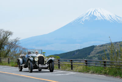 1925年型ベントレー3リッター ヴァンデンプラス プリンセスで参加のモーリスさんは元コンコルドのパイロット