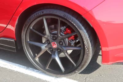 ホンダ シビック タイプR：装着タイヤはミシュランのパイロット・スポーツ4S