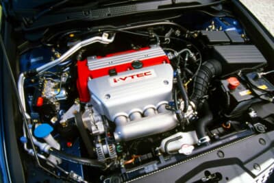 ホンダ アコード ユーロR（2代目）：エンジンは、タイプR系にも搭載されていた2LのK20A型DOHC i-VTECとなっていた