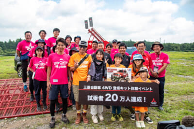 スターキャンプ2024 in 朝霧高原：「4WD登坂キット同乗体験会」の累計20万人目となったのはデリカD:5で参加のファミリー