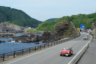 酒田市では街並みの散策などの時間もあり、山形の魅力をたっぷり感じられるのもファントムラリーの特徴だ。海岸線を走り初日ゴールのあつみ温泉を目指す