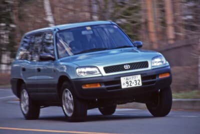 トヨタ RAV4：ロングホイールベース化により、安定した走りをみせる