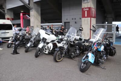 ハーレー ダビッドソンなどのバイクが会場に集合した