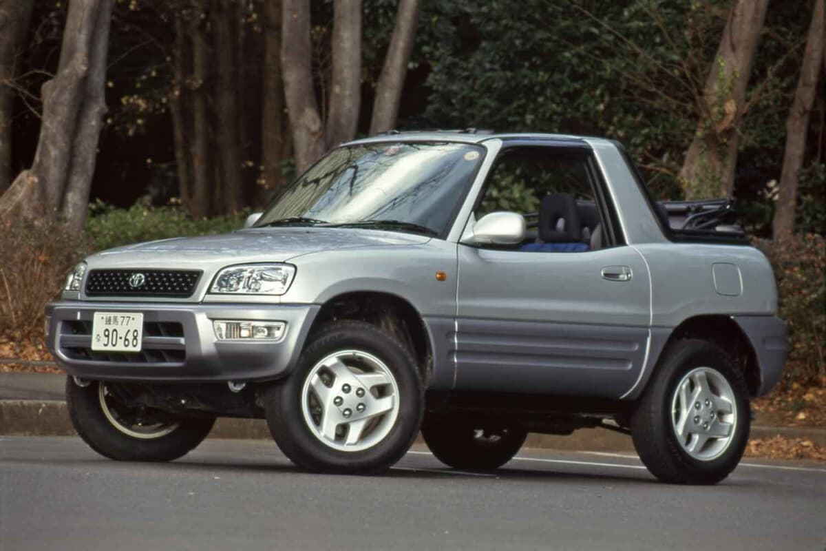 トヨタ RAV4：ヘッドライトやバンパーのデザインが変更された