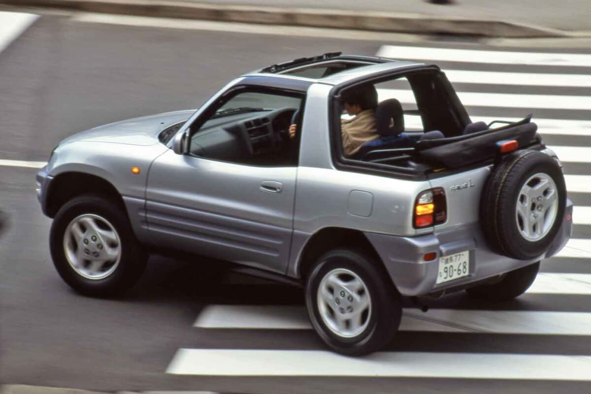 トヨタ RAV4：サンルーフも採用された