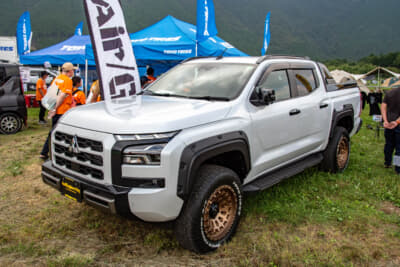 スターキャンプ2024 in 朝霧高原：4x4 Engineeringのトライトン