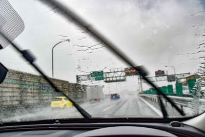 30〜50mmは「激しい雨」でハイドロプレーニング現象が起きやすい