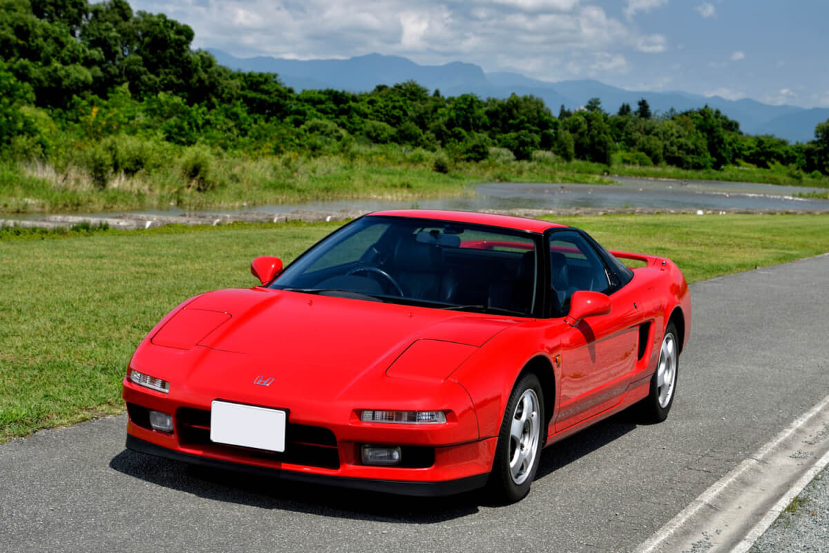 ホンダ NSX：1990年9月に正式デビュー。「NS-X」あらため「NSX」として発売された