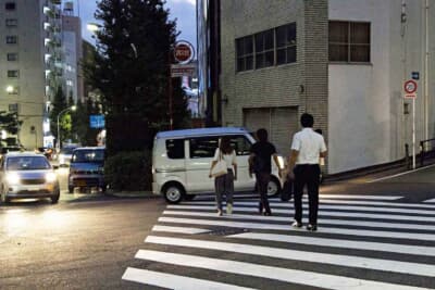 横断歩道等の直前で一時停止し、かつ、その通行を妨げないようにしなければならない