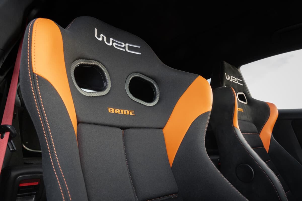 WRC Limited Modelは、ショルダー部にWRCのイメージカラーであるオレンジのアクセントが入る