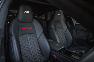 ABT RS7 LEの特別な刺繍が入るシート