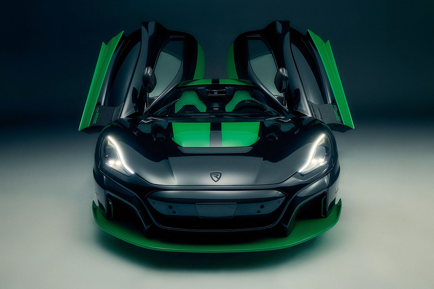 リマック「ネヴェーラ」の12台限定ハイパーカーが豪華な「モナコ