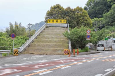 緊急退避所は最悪のケースを想定し、故障車が避難することで被害を最小限に留める場所として設けられている