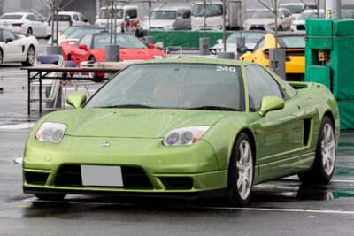 ホンダNSX：こちらはヘッドライトが固定式となった2型