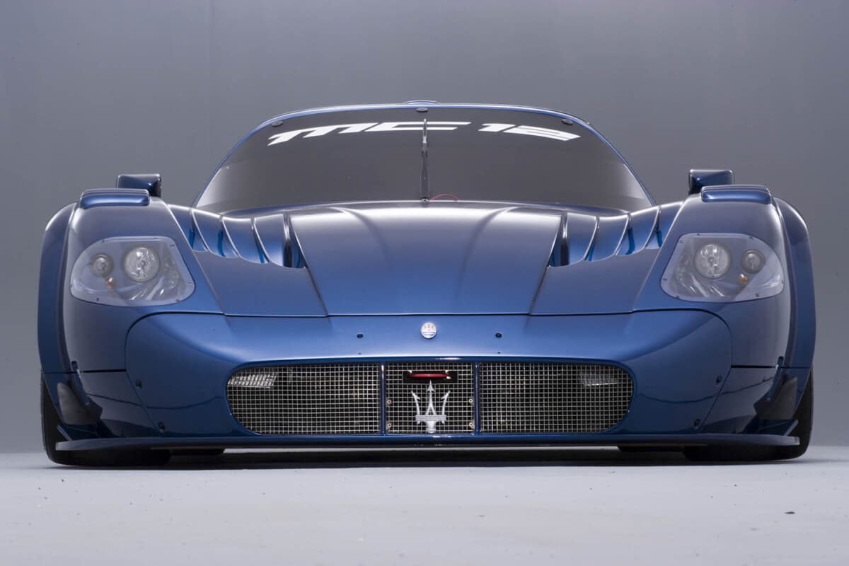 マセラティ MC12 ヴェルシオーネ コルセ：12台の顧客向け車両と3台のプロトタイプが製作された