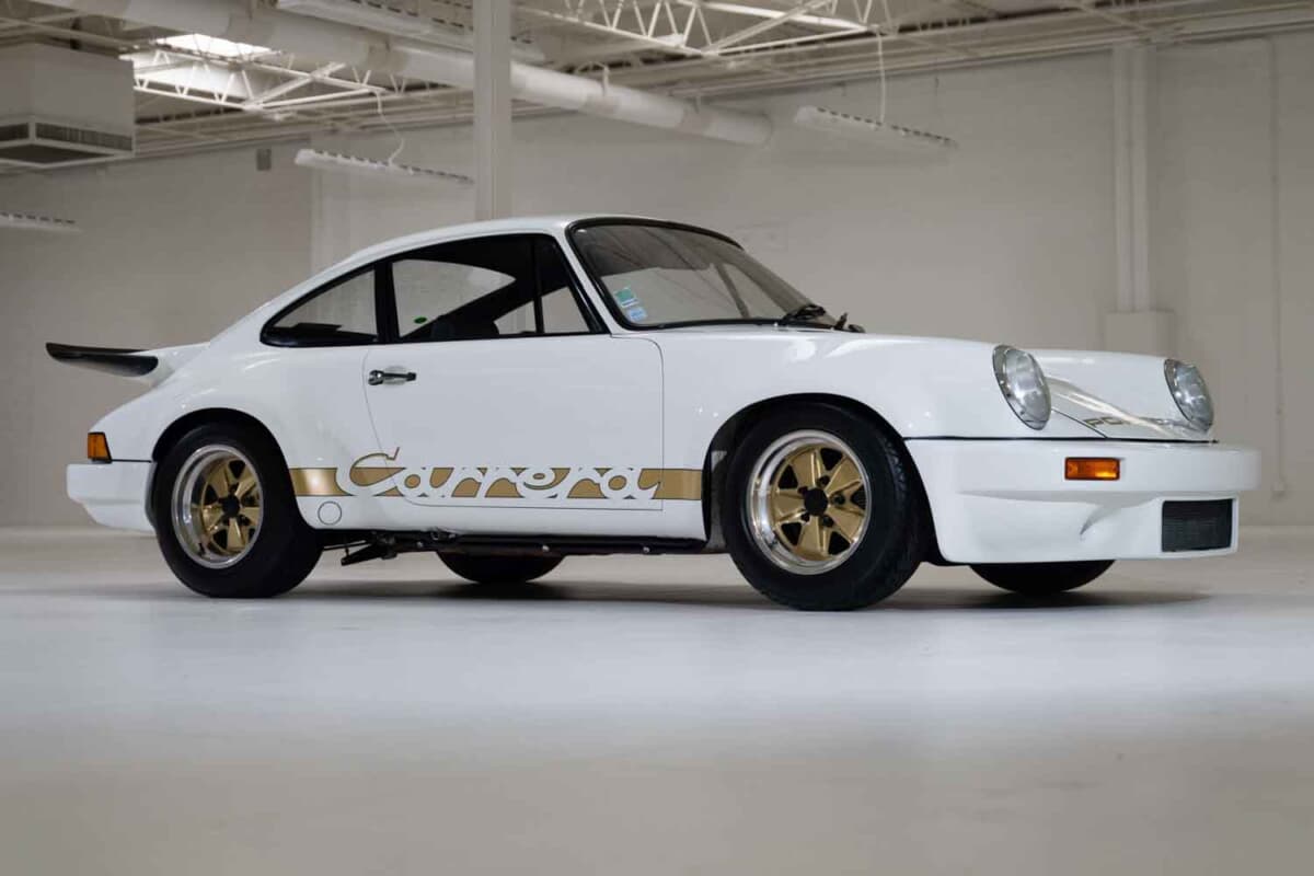 239万ドル（邦貨換算約3億4700万円）で落札されたポルシェ「911 カレラRS 3.0」（C）Courtesy of RM Sotheby's