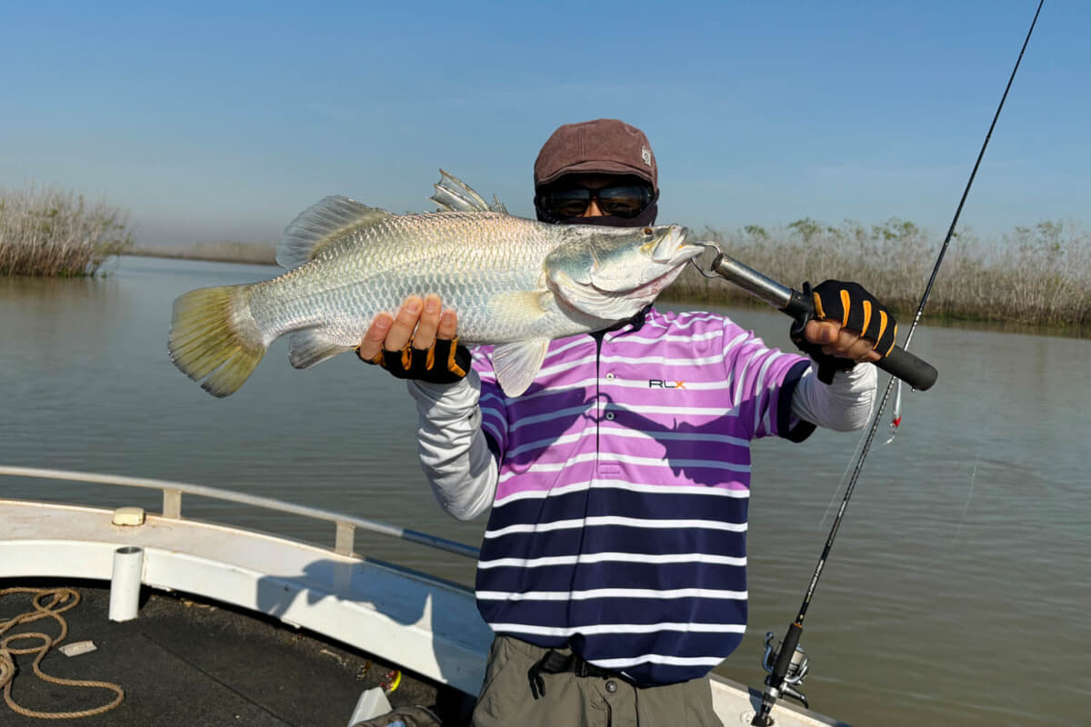 キクが良型のバラマンディをゲット！　シルバーに輝くきれいな魚体だ