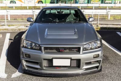 日産 R34型 スカイラインGT-R：フロントにはグローバルオートのリップスポイラーを装着