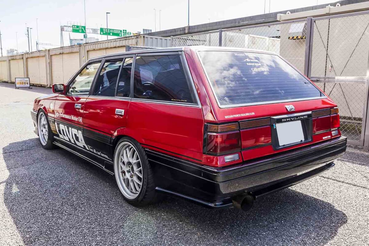 日産 R31型 スカイライン：ナンバーを取得し、公道を走行できるようになっている