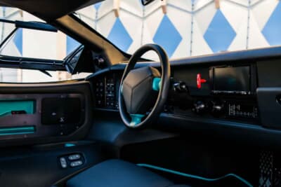 130万ドル(邦貨換算約1億8700万円)~150万ドル(邦貨換算約2億1600万円)で現在も販売が継続しているヴェクター「アヴテック WX-3R プロトタイプ」(C)Courtesy of RM Sotheby's