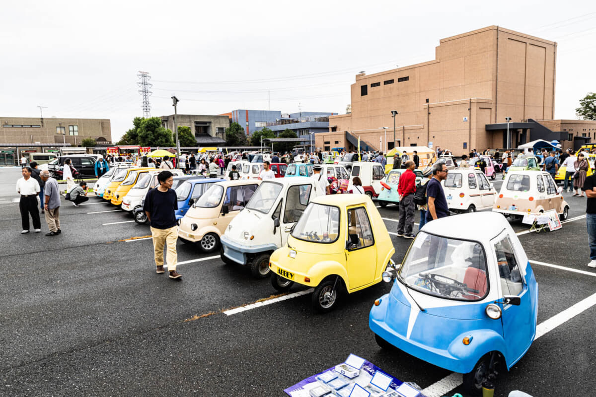 埼玉県の川島町役場駐車場に100台ものマイクロカーは集まった