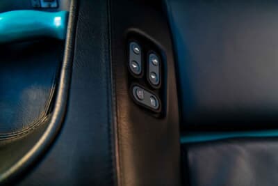 130万ドル(邦貨換算約1億8700万円)~150万ドル(邦貨換算約2億1600万円)で現在も販売が継続しているヴェクター「アヴテック WX-3R プロトタイプ」(C)Courtesy of RM Sotheby's