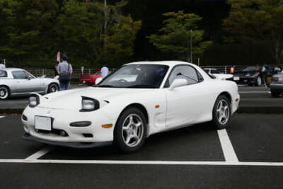 マツダRX-7は、初代から3代目までリトラを採用し続けた。この3代目FDが国産最後のリトラ車に