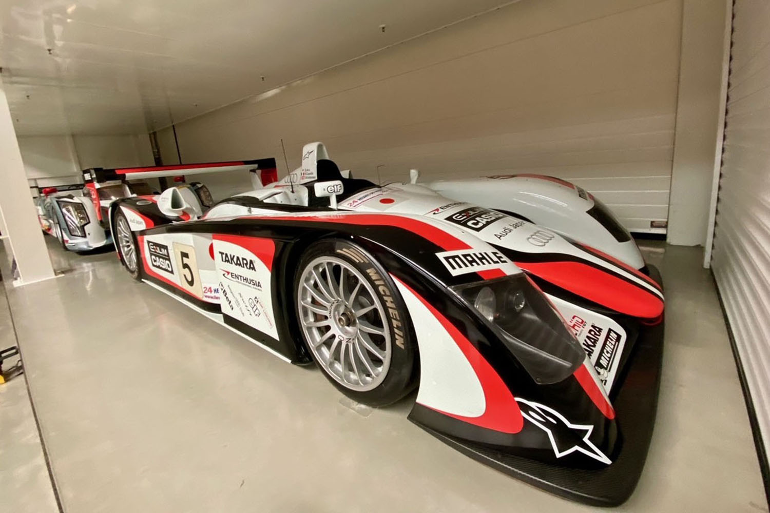 ル・マン24時間」で優勝したチーム郷の「アウディR8」の実車が