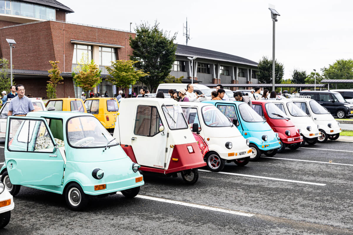 埼玉県の川島町役場駐車場に100台ものマイクロカーは集まった