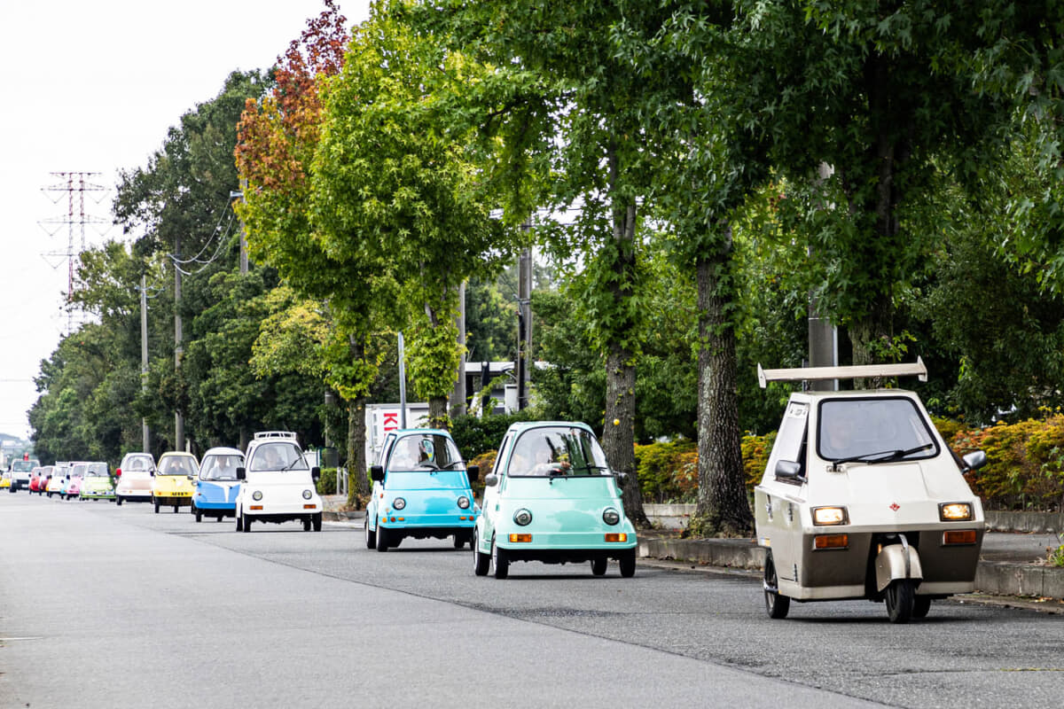 11時半からは参加車両による会場周辺のパレードランも決行された