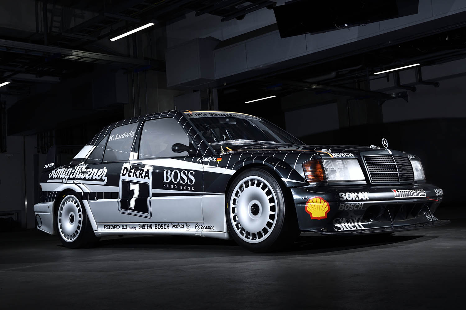 最強のハコ車】メルセデス・ベンツ「190E 2.5 16 Evo.II DTM」のホンモノが富士を走った！ DTM時代のアイドルとは？ | AUTO  MESSE WEB（オートメッセウェブ） 〜クルマを文化する 〜