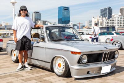 1974年式BMW「2002」とオーナーのakiさん