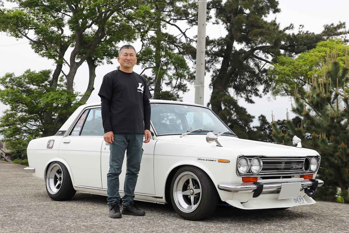 1972年式のダットサン 510 ブルーバード 1800SSSとオーナーの山下研志さん