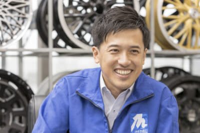 仕事に携わるようになってどんどんクルマに興味が湧いてきたという米岡氏